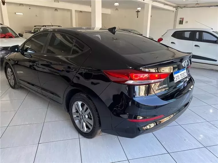 Hyundai Elantra Preto 10