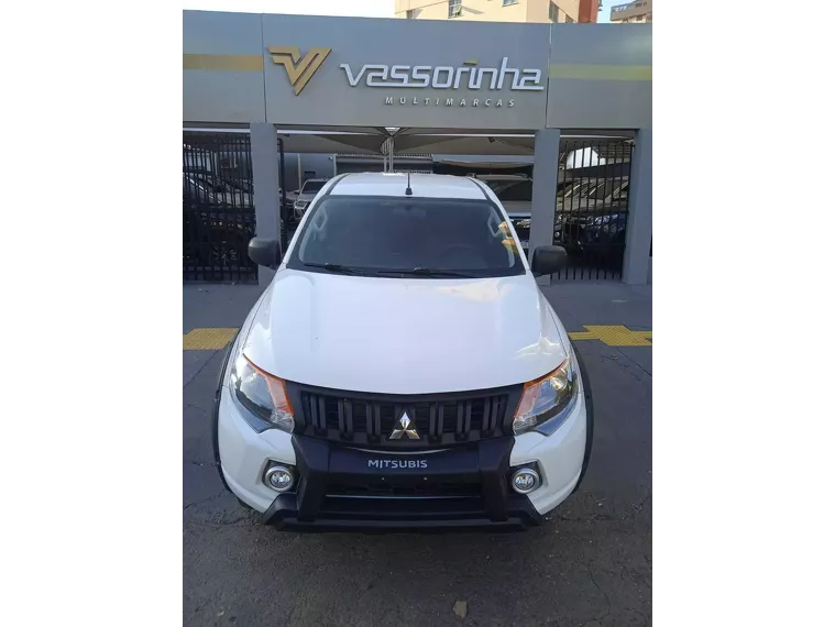 Mitsubishi L200 Outdoor Branco 1