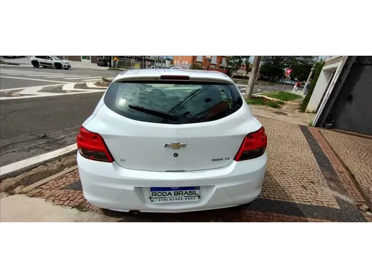 Chevrolet Onix Branco 1