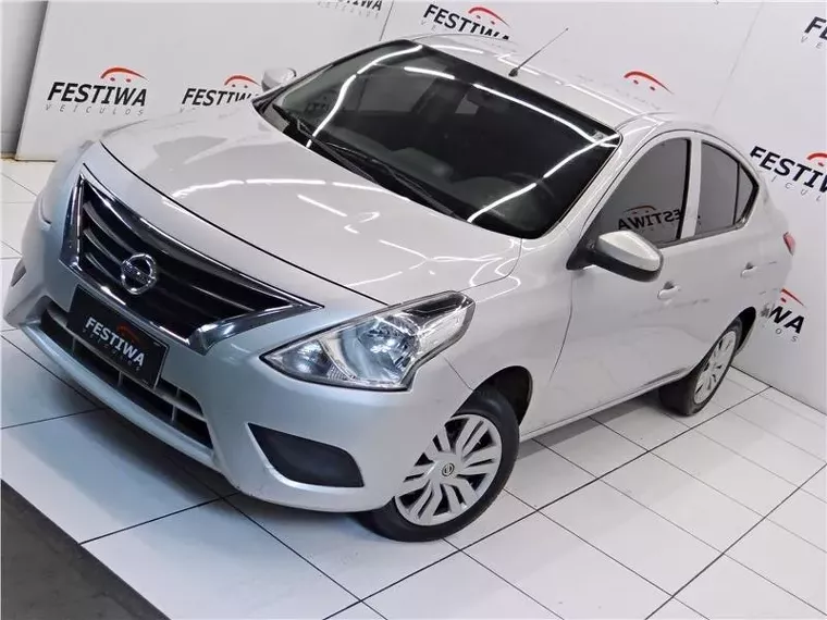 Nissan Versa Prata 5