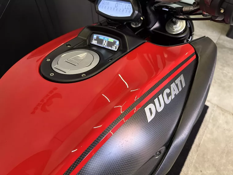 Ducati Diavel Vermelho 8