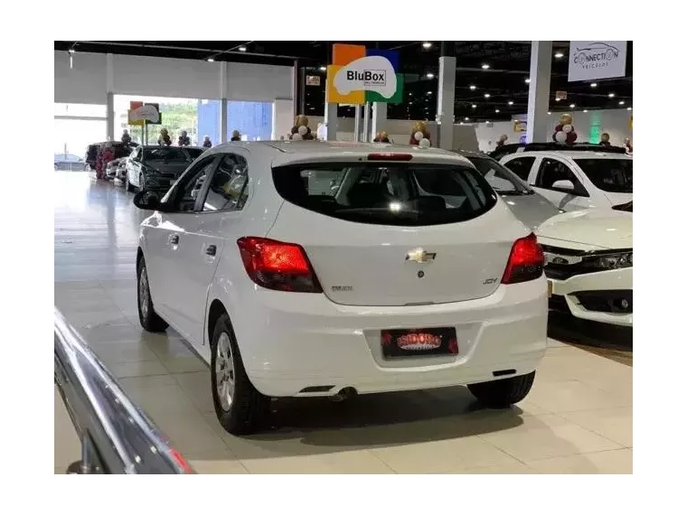 Chevrolet Onix Branco 3