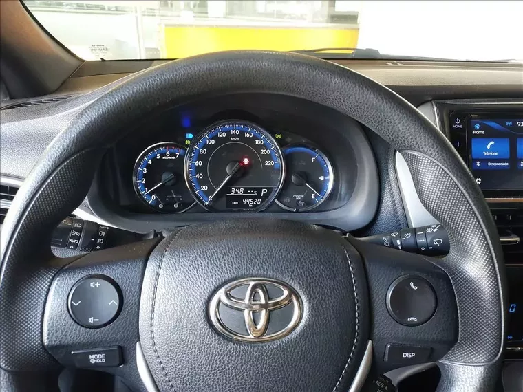 Toyota Yaris Cinza 3