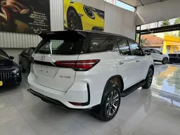 Toyota Hilux SW4