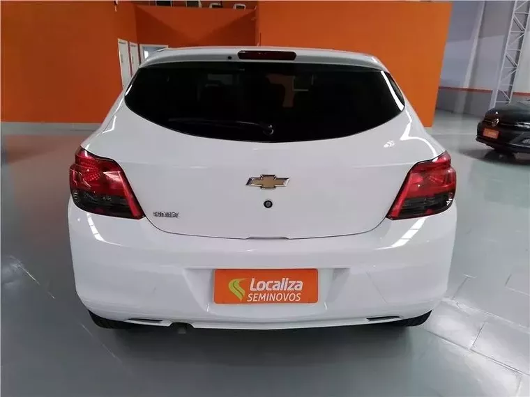 Chevrolet Onix Branco 2