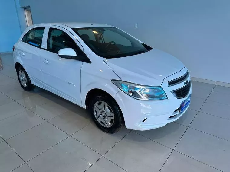 Chevrolet Onix Branco 3