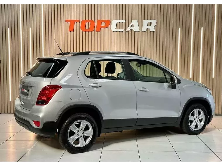 Chevrolet Tracker Prata 23