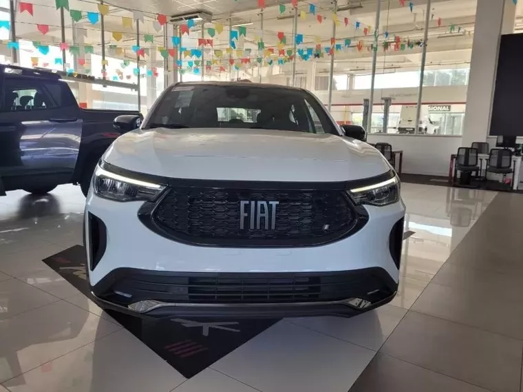 Fiat Fastback Preto 17