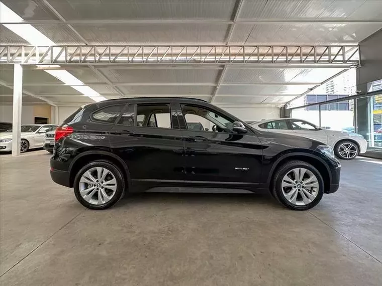 BMW X1 Preto 10