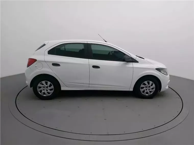 Chevrolet Onix Branco 2