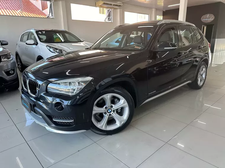 BMW X1 Preto 6