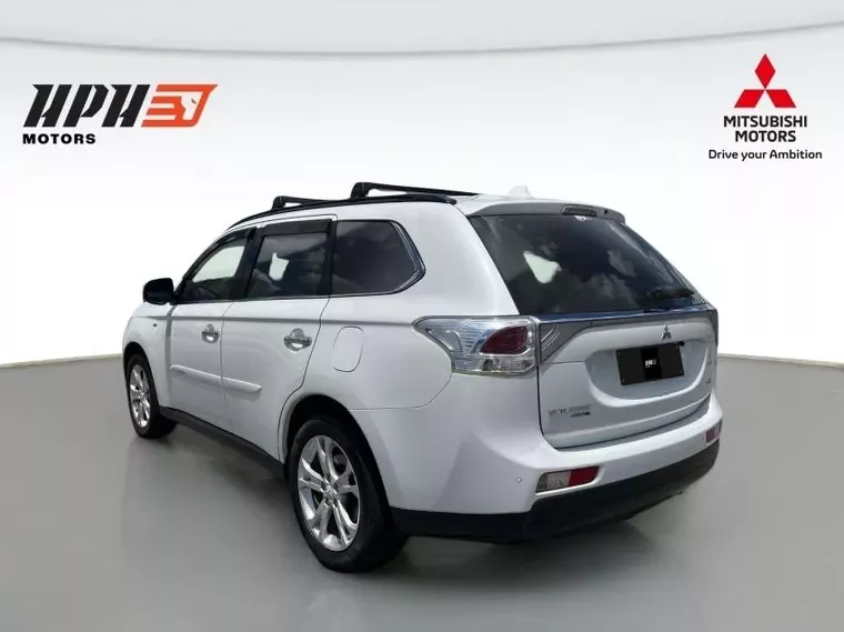 Mitsubishi Outlander Branco 14