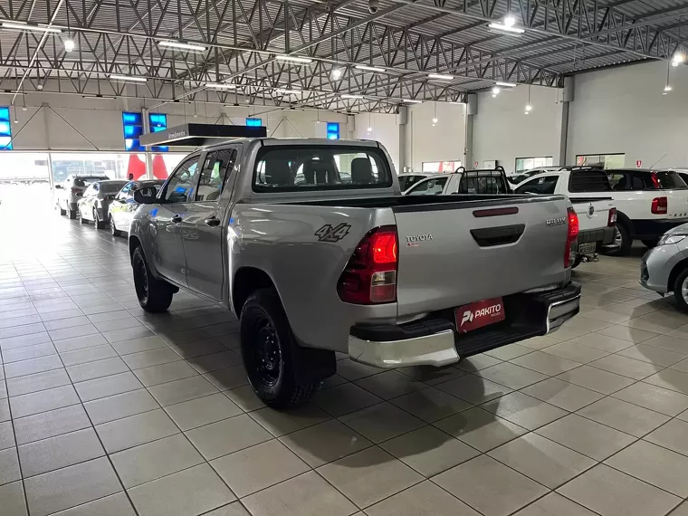 Toyota Hilux Prata 2