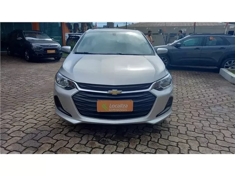 Chevrolet Onix Prata 1