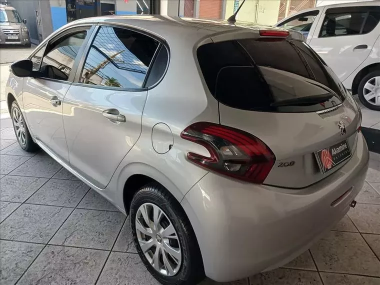 Peugeot 208 Prata 4