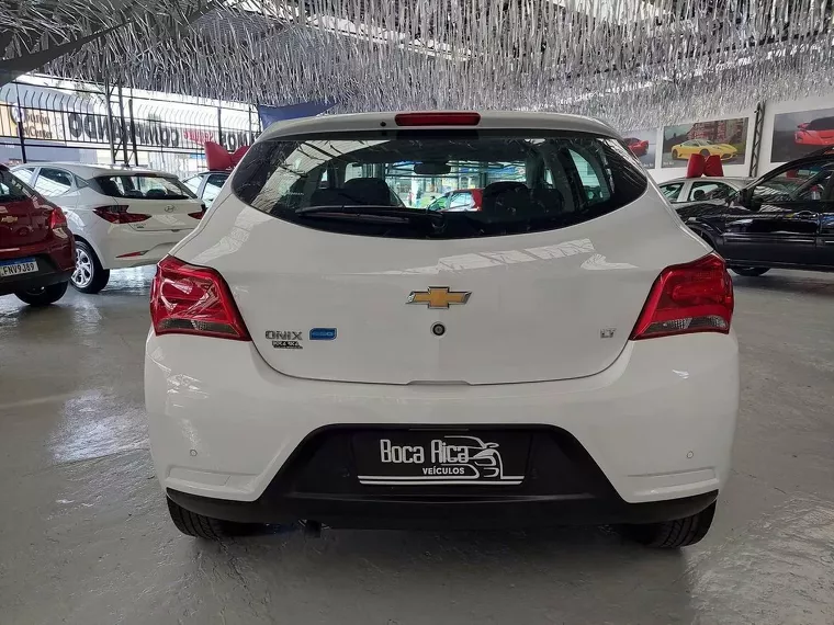 Chevrolet Onix Branco 7