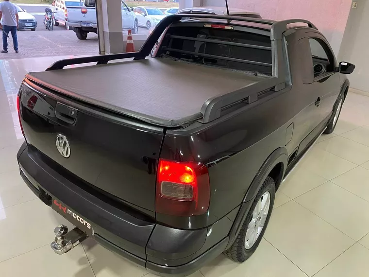 Volkswagen Saveiro Preto 13