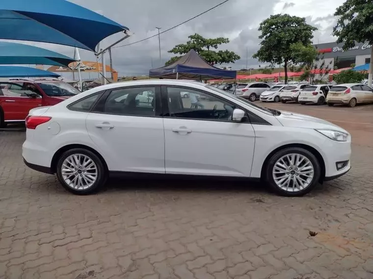 Ford Focus Branco 12