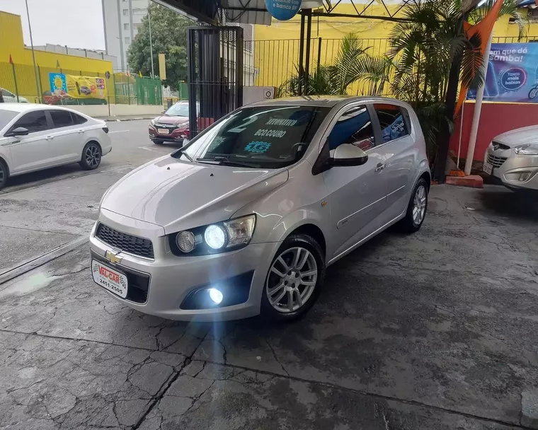 Chevrolet Sonic Prata 4