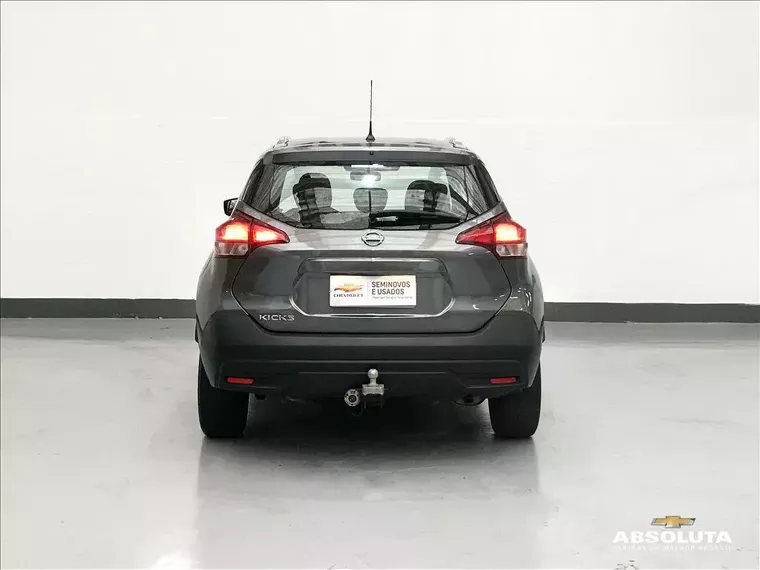 Nissan Kicks Cinza 7