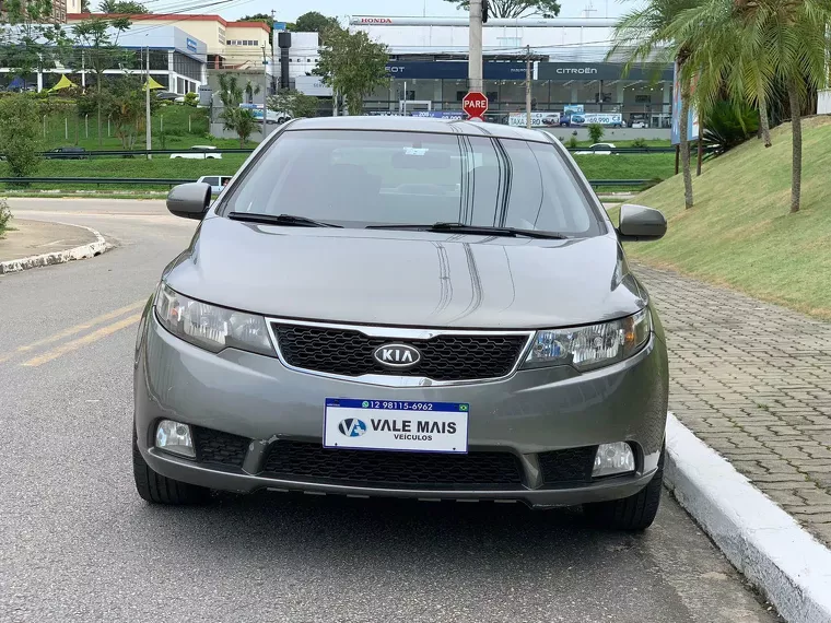 KIA Cerato Cinza 1