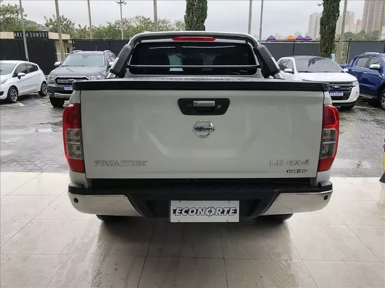 Nissan Frontier Branco 13