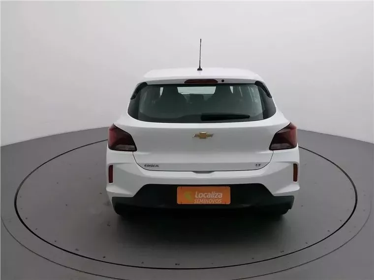 Chevrolet Onix Branco 4