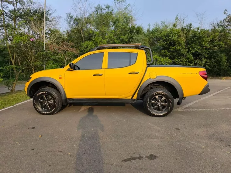 Mitsubishi L200 Triton Amarelo 7