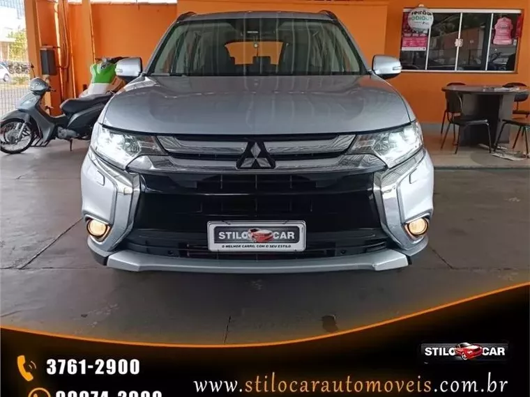 Mitsubishi Outlander Prata 11