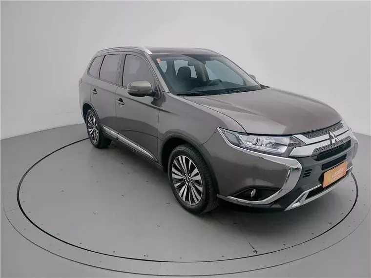 Mitsubishi Outlander Marrom 11