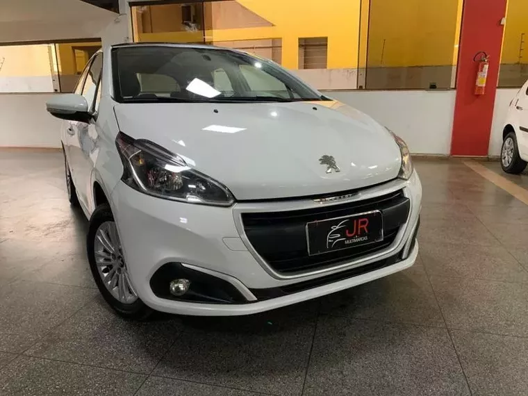 Peugeot 208 Branco 14