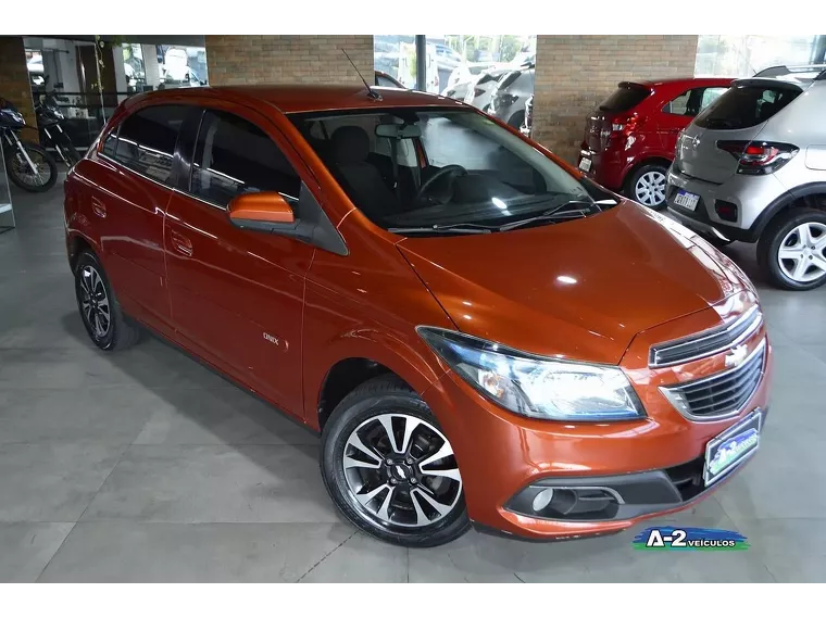 Chevrolet Onix Laranja 1