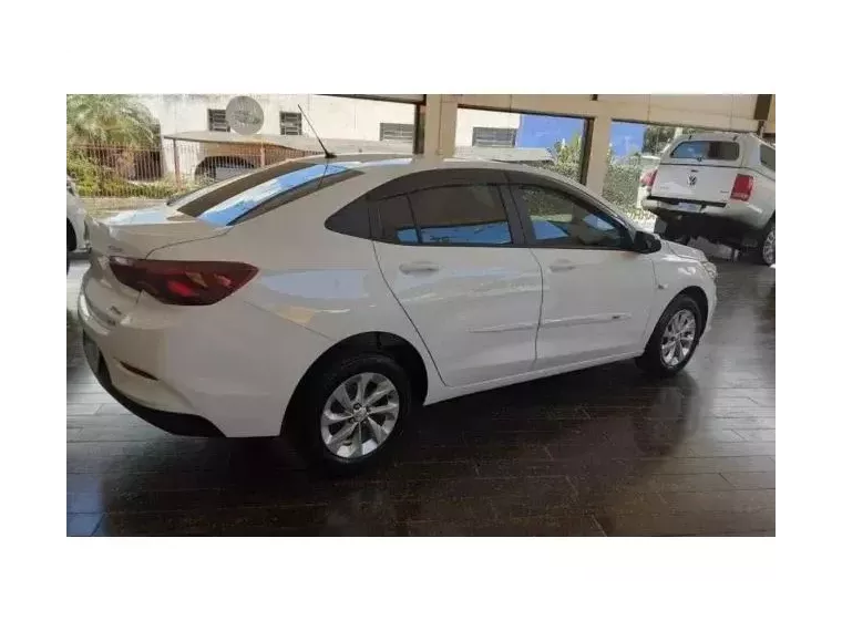 Chevrolet Onix Branco 8