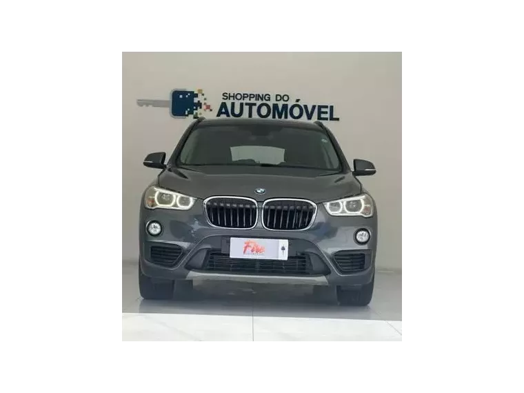 BMW X1 Cinza 12