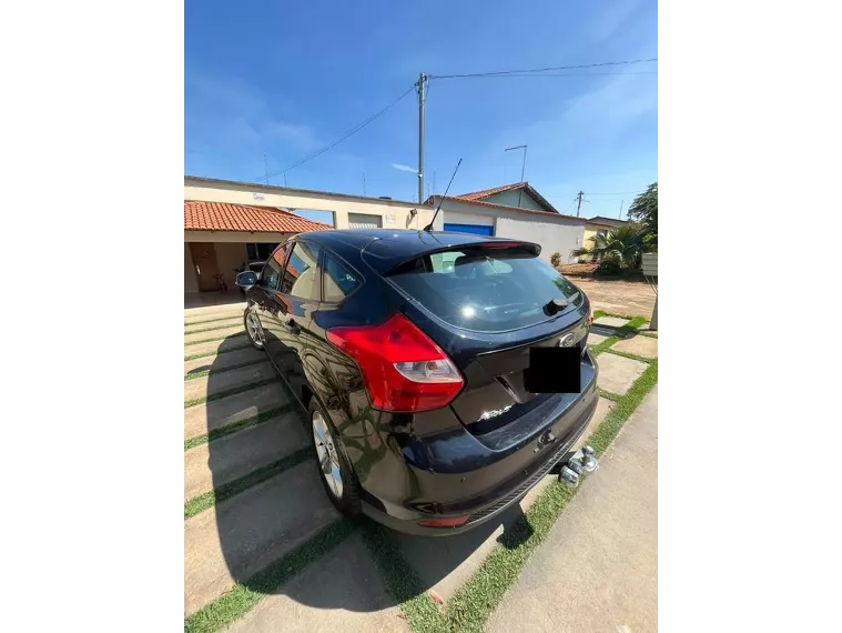 Ford Focus Preto 7