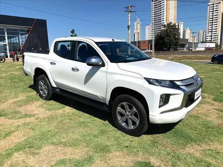 Mitsubishi L200 Triton Branco 3