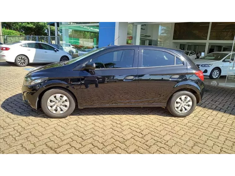 Chevrolet Onix Preto 6