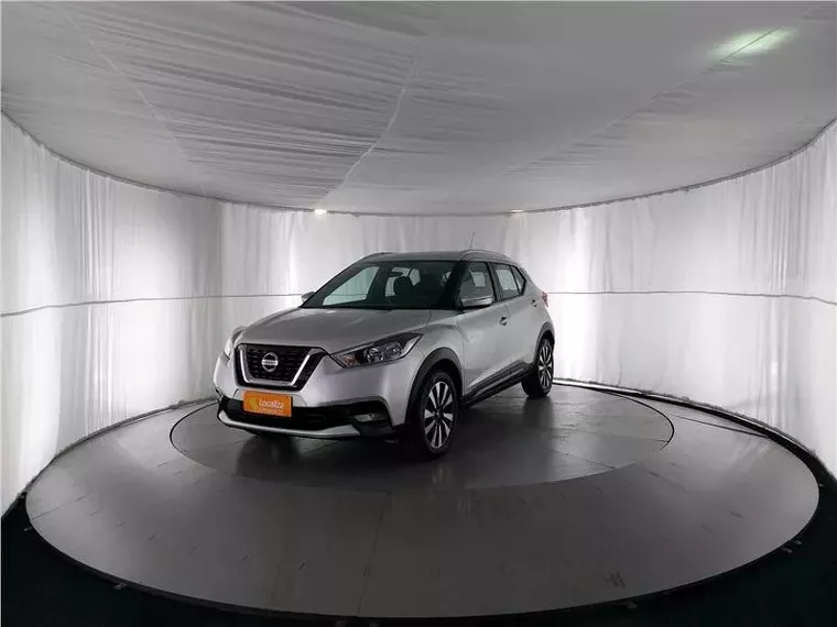 Nissan Kicks Prata 13