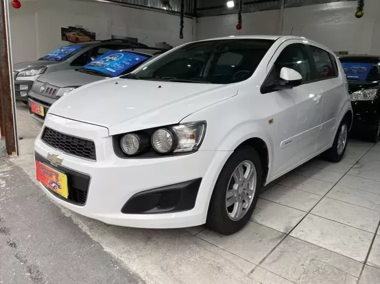 Chevrolet Sonic Branco 4