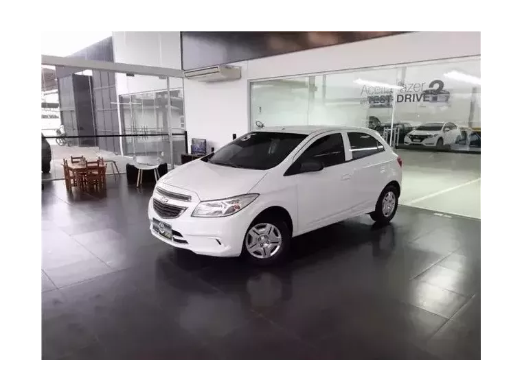 Chevrolet Onix Branco 4