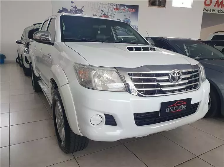 Toyota Hilux Branco 11