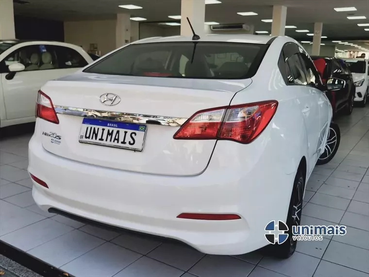 Hyundai HB20S Branco 13