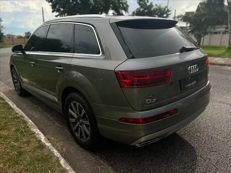 Audi Q7 Cinza 2