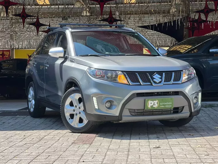 Suzuki Vitara Cinza 1