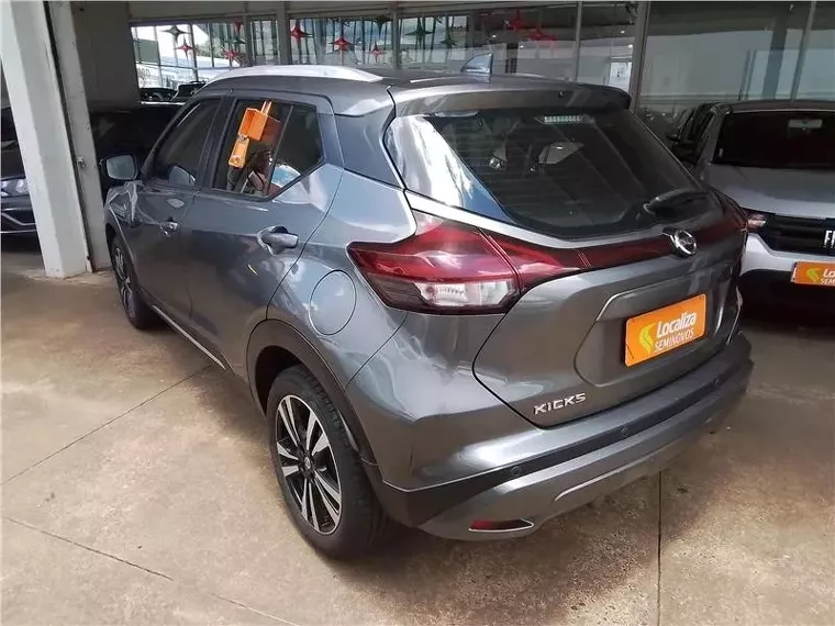 Nissan Kicks Cinza 6