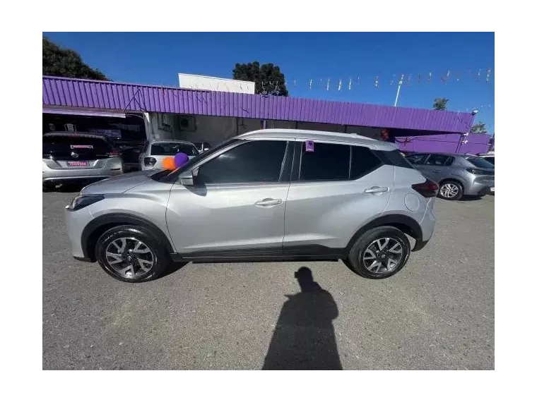 Nissan Kicks Prata 4