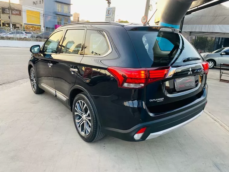 Mitsubishi Outlander Preto 4