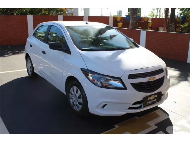 Chevrolet Onix Branco 6