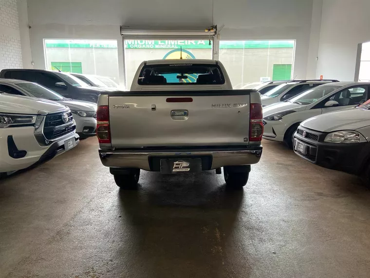 Toyota Hilux Prata 6