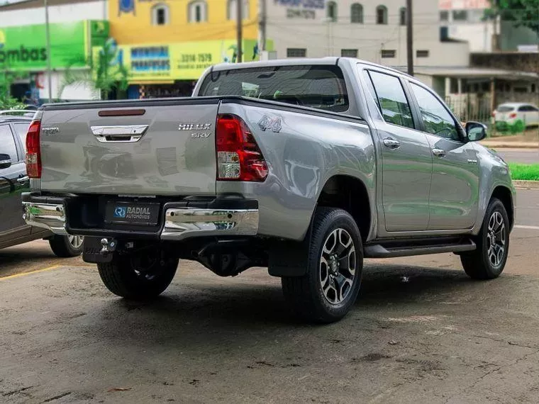 Toyota Hilux Prata 3